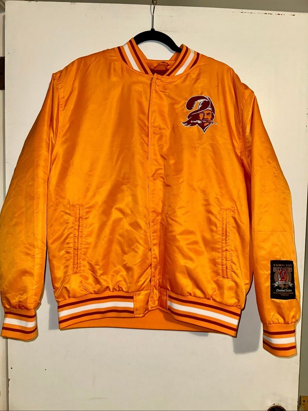 Tampa Bay Buccaneers vintage satin quilted bomber jacket - NFL football orange C - Picture 2 of 10